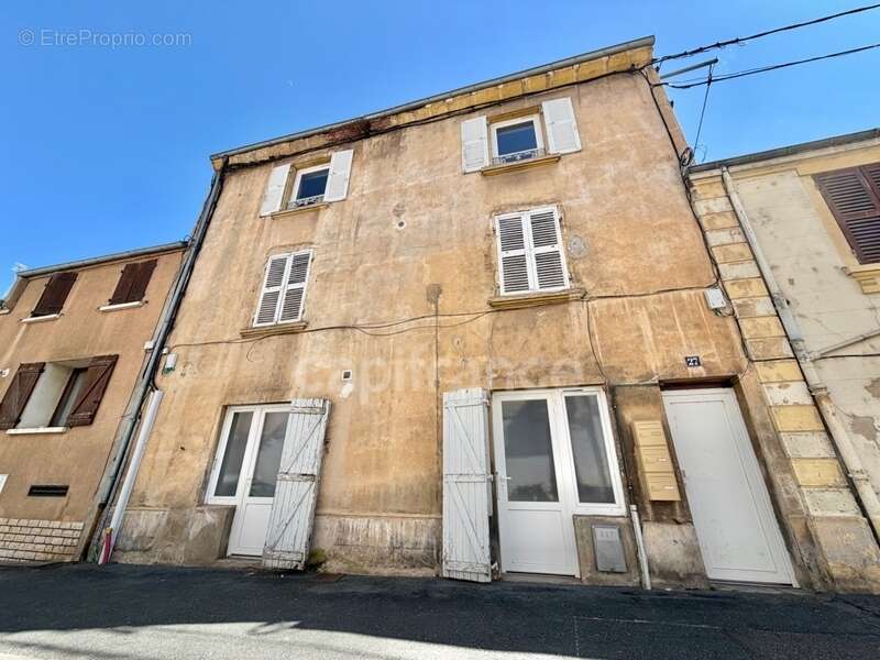 Immeuble de rapport de 205 m2, proche centre ville, 3 appartements rénovés et loués, types t3, 20 880€/an soit 11,29% de rentabi - photo 8