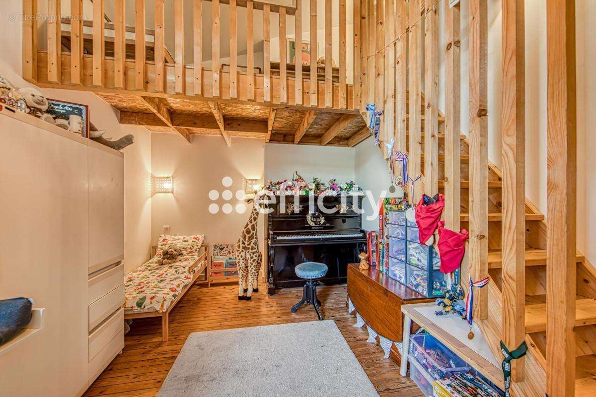 Maison 104 m² à Talence  - photo 6