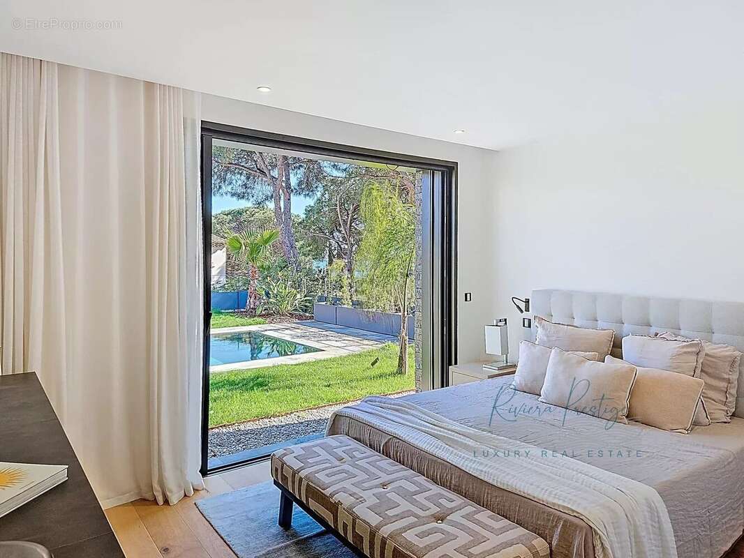 Villa contemporaine neuve avec piscine miroir - vue mer - photo 8