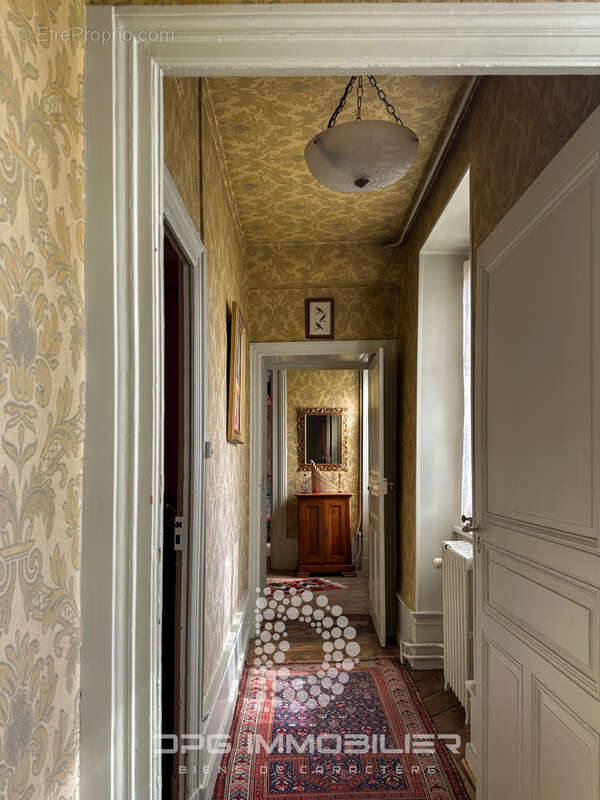 Maison à LA ROCHE-VINEUSE