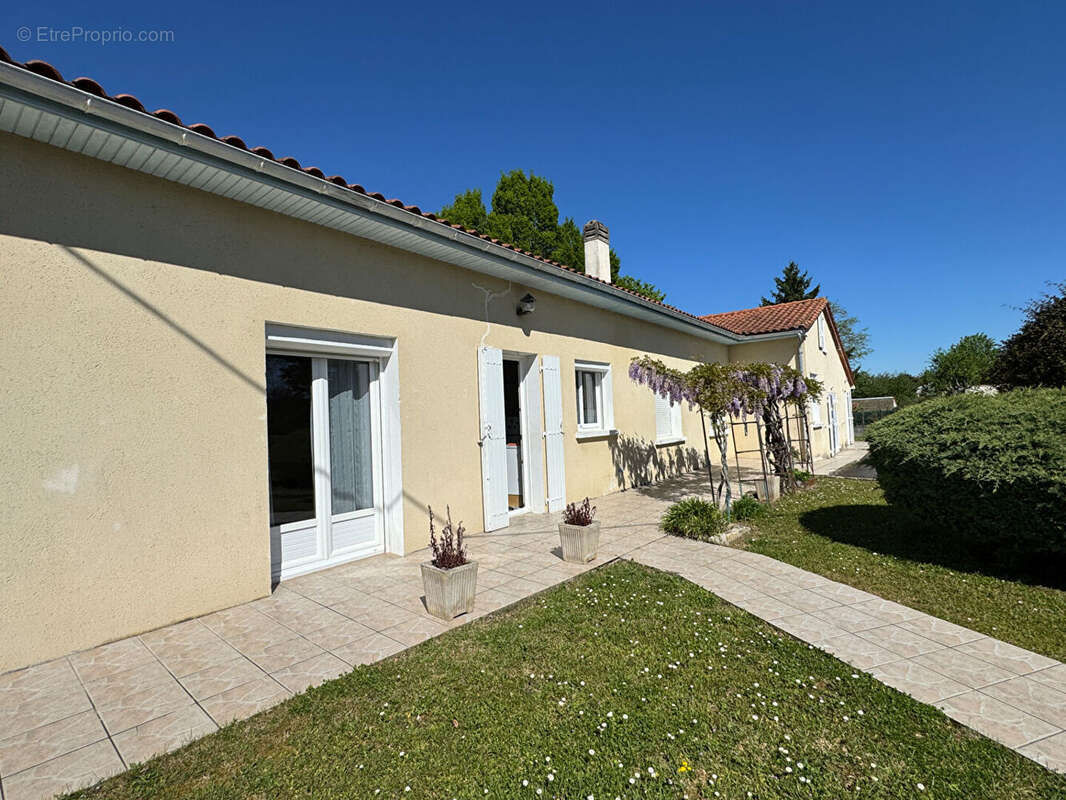 Maison à L'ISLE-D'ESPAGNAC