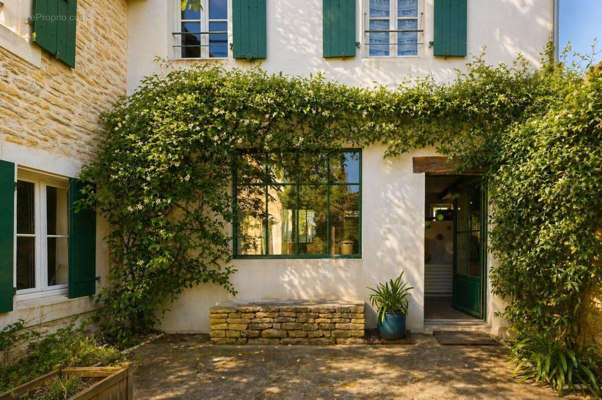 Maison à LES PORTES-EN-RE