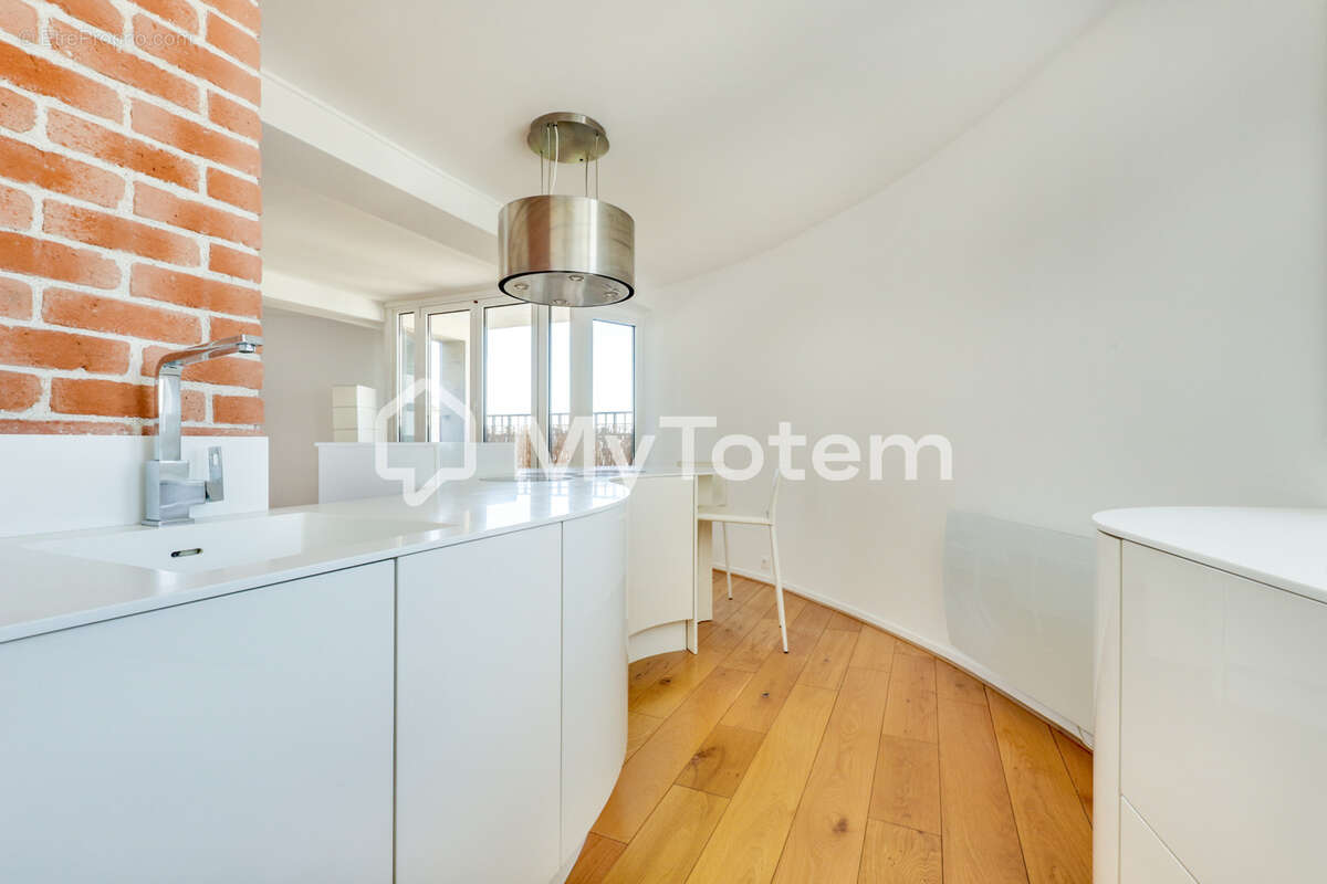 Appartement à COURBEVOIE