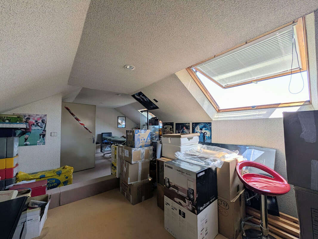 Maison d'architecte familiale de 170 m² avec jardin, terrasses et double garage dans un quartier résidentiel recherché - photo 16