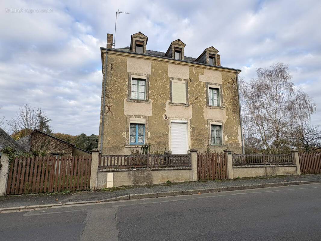 Maison à CHANTENAY-VILLEDIEU