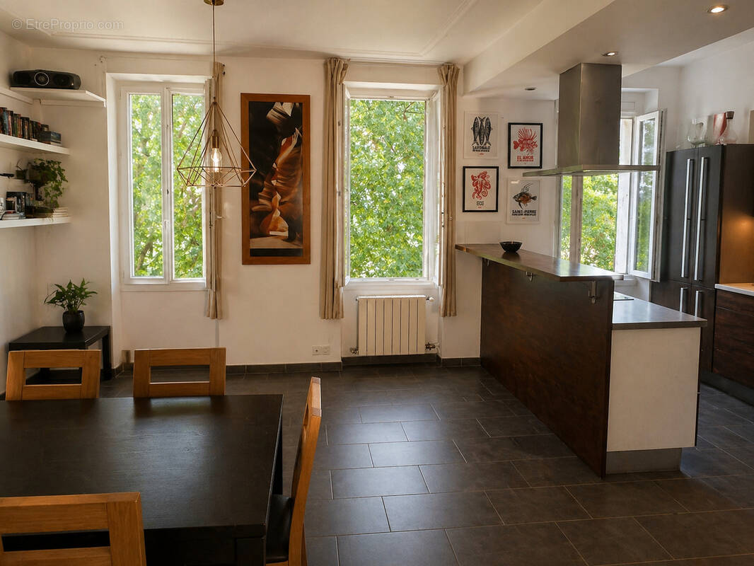 Appartement à MARSEILLE-1E