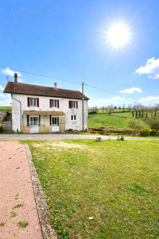 Maison à SAINT-PIERRE-LAVAL