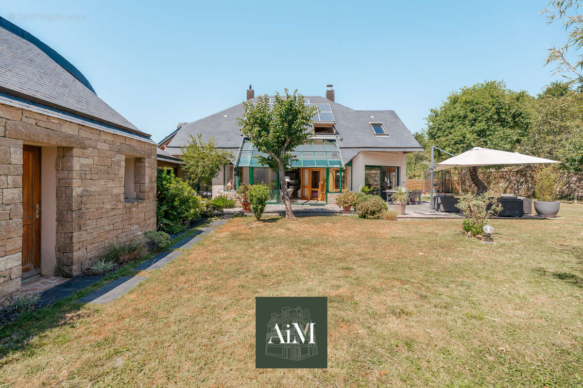 Maison d'architecte de 255 m2 avec jardin et garages à vendre à Vannes   Quartier recherché proche centre-ville - photo 19