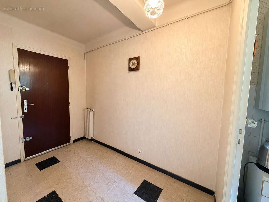 T2 lumineux avec balcon, garage, parking et cave - photo 3