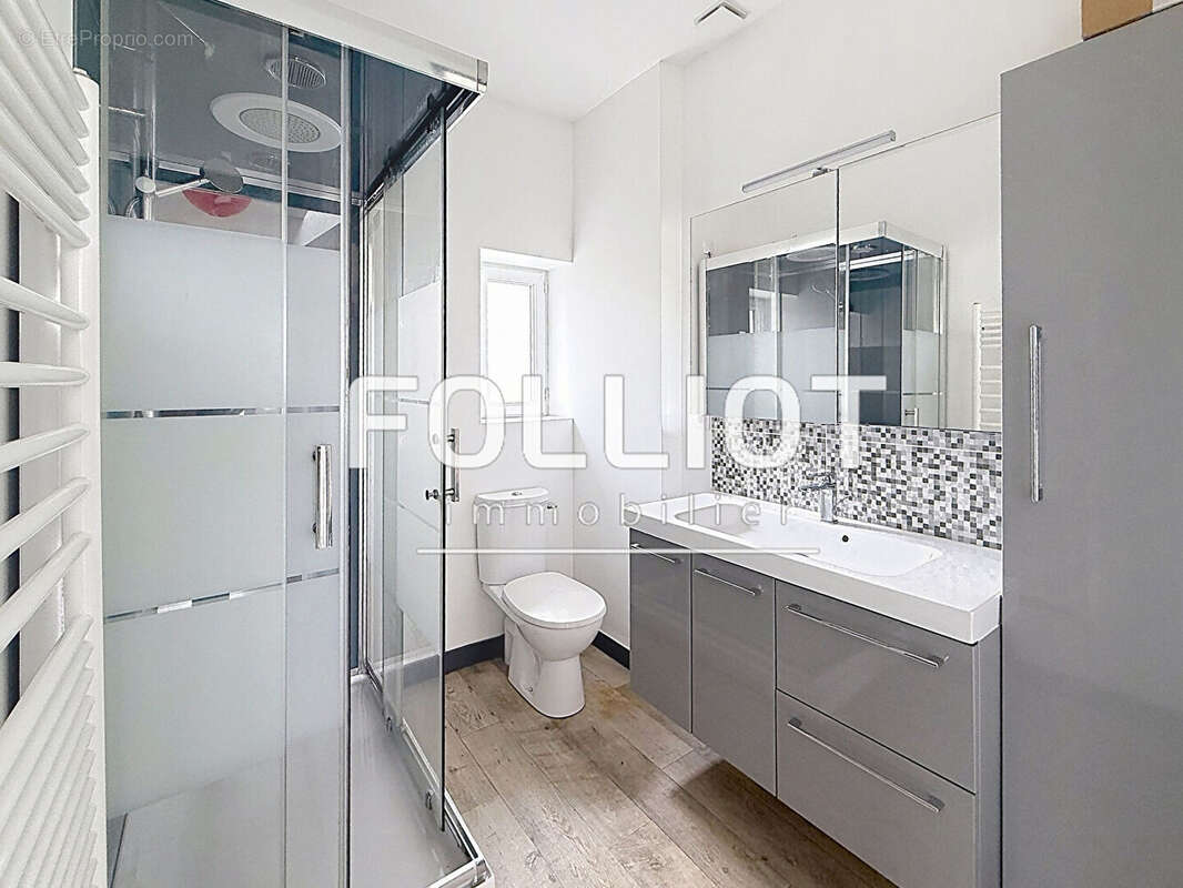 Appartement à DONVILLE-LES-BAINS