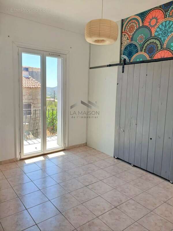 Appartement à MONACIA-D'AULLENE