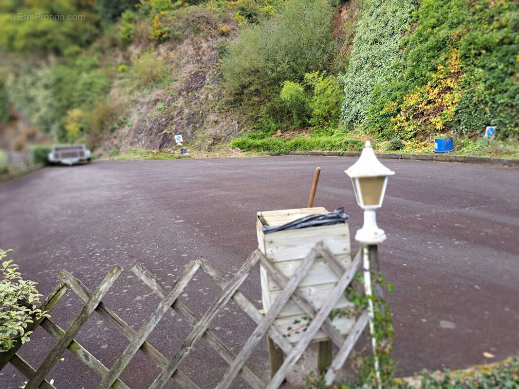 Commerce à JUGON-LES-LACS