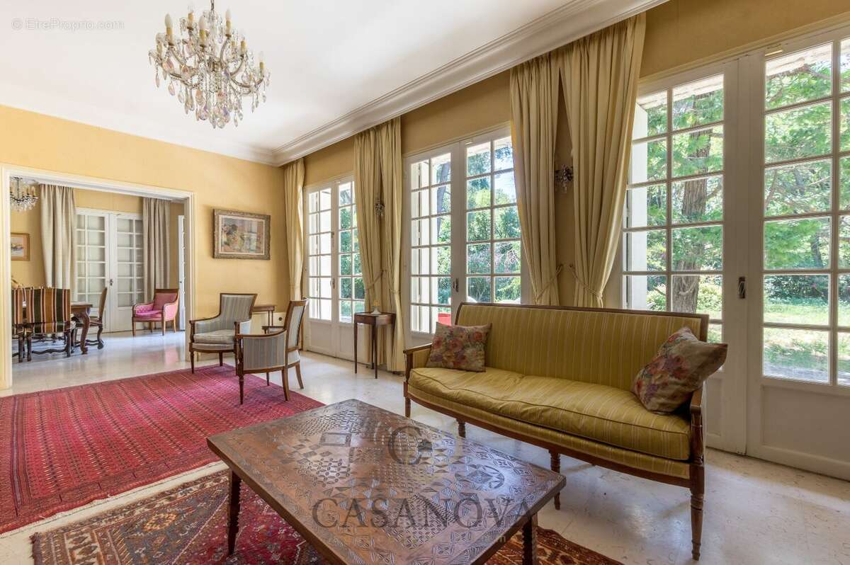 Maison familiale de plus de 270 m² avec parc arboré de 3 000 m² aux Arceaux à Montpellier - photo 12