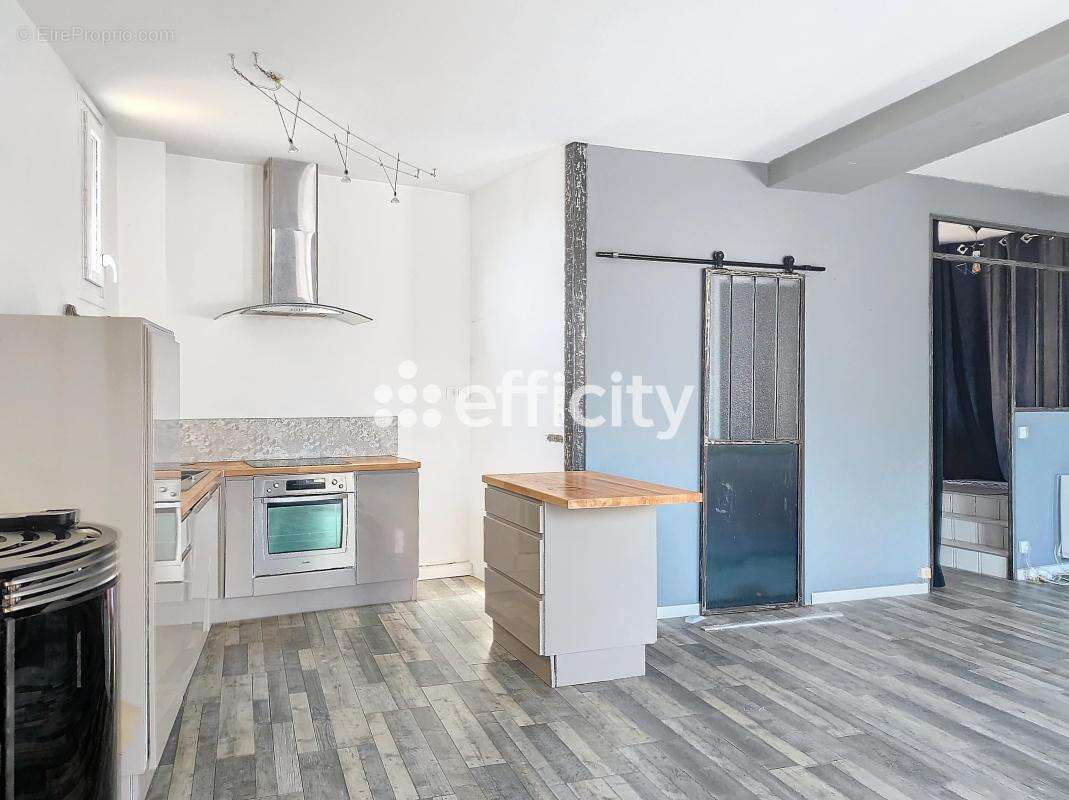 Maison 110 m² à Saint-Martin-La-Plaine  - photo 5