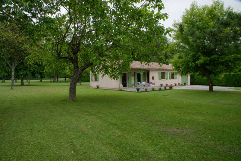 10’ CREON – Maison traditionnelle 4 ch. sur parc +3300m² - photo 5