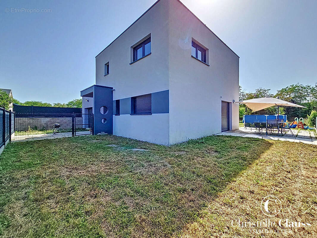 Maison à SAINTE-CROIX-EN-PLAINE