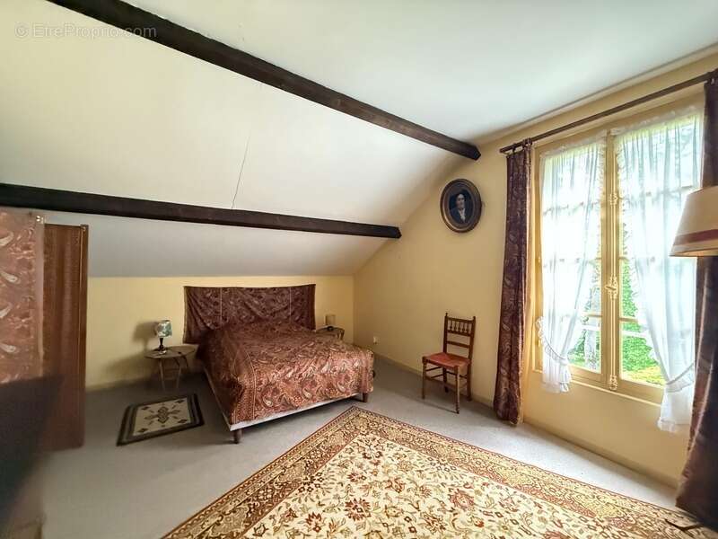 Maison à LA CELLE-DUNOISE