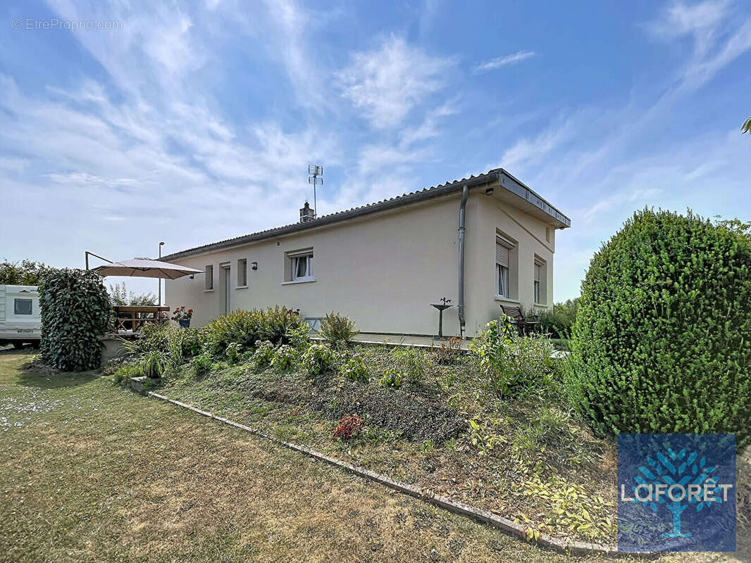 Maison Beaumont Le Roger 4 pièce(s) 111 m2 - photo 4