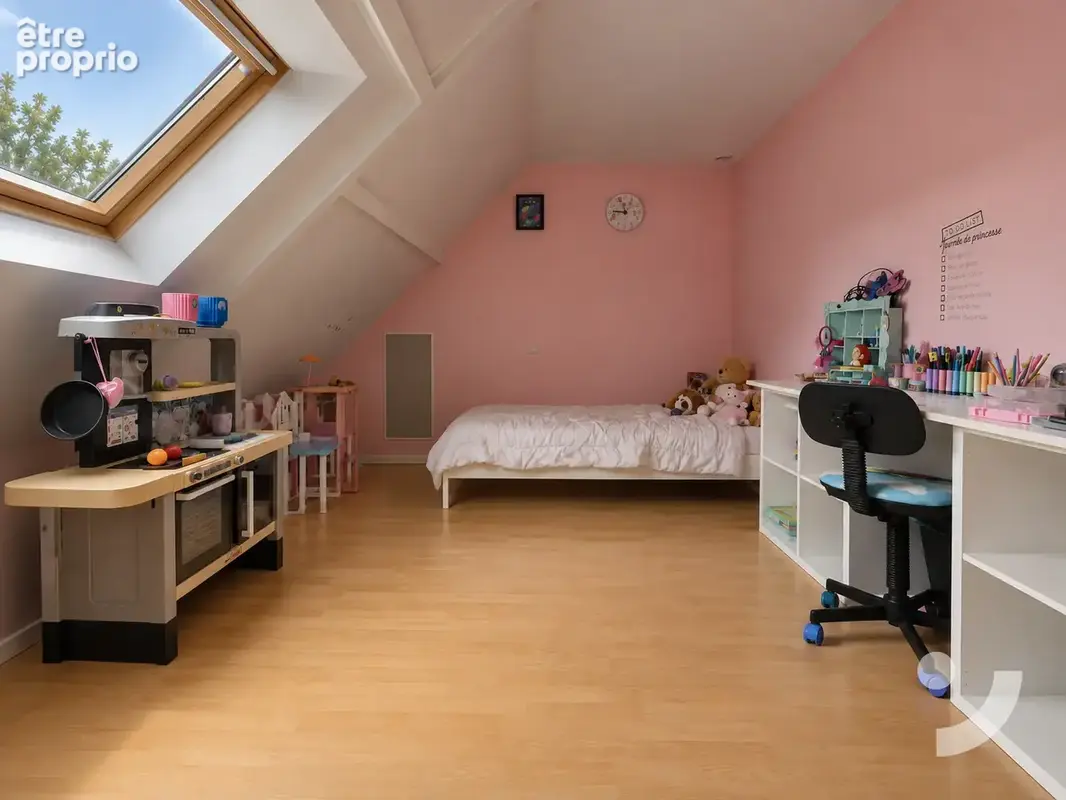Maison familiale de 187 m2 avec grand terrain, confort de plain-pied et sous-sol complet à Aÿ - photo 12