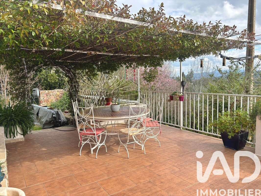 Photo 2 - Maison à CUERS