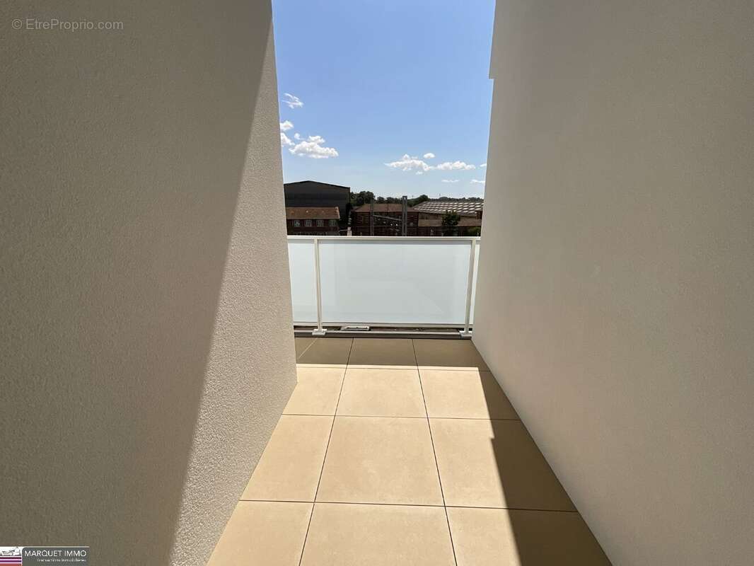 APT T4 offrant 90 m² avec double terrasse 18 m² et 6 m² et parking au 3° étage avec ascenseur... - photo 10