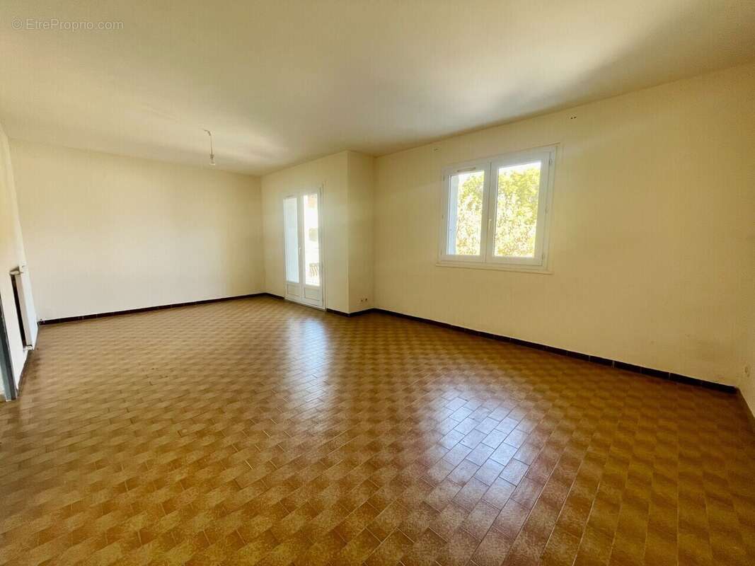 Appartement à SAINT-UZE