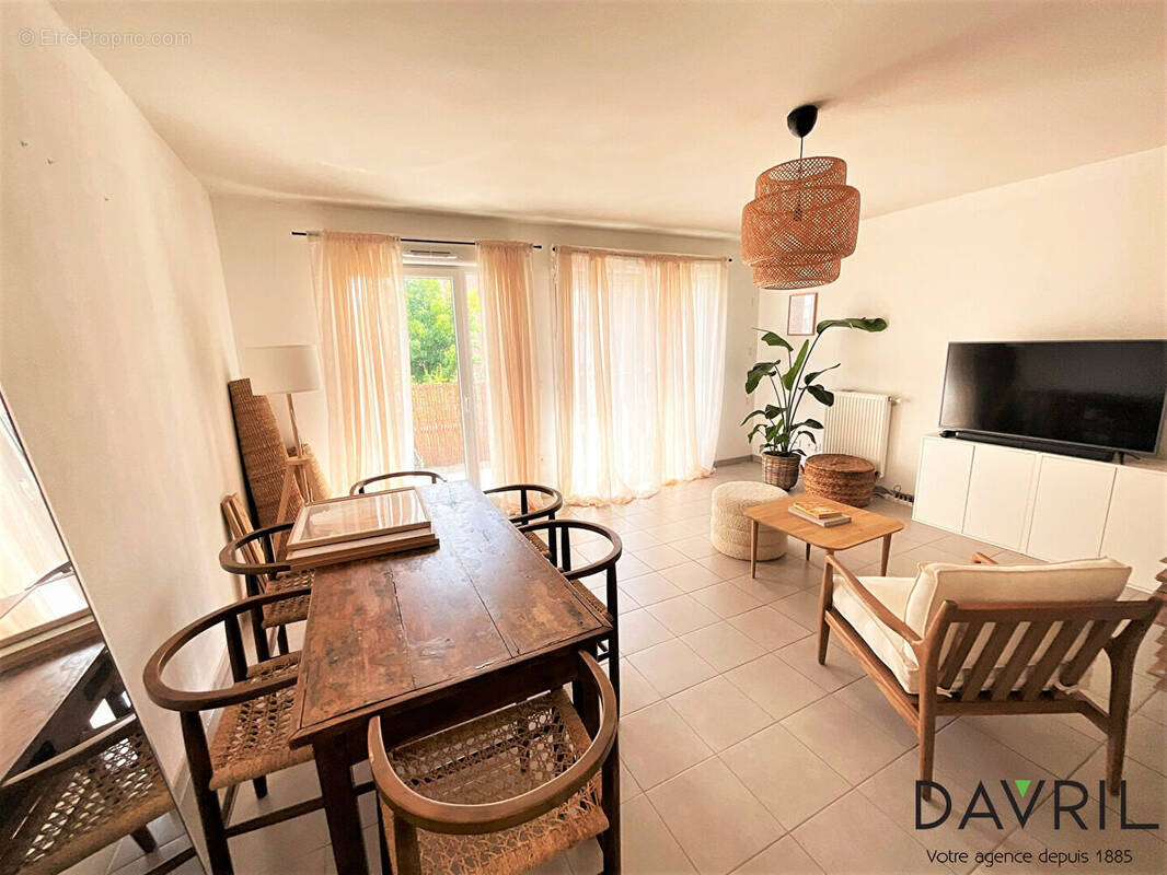 Appartement à CHANTELOUP-LES-VIGNES