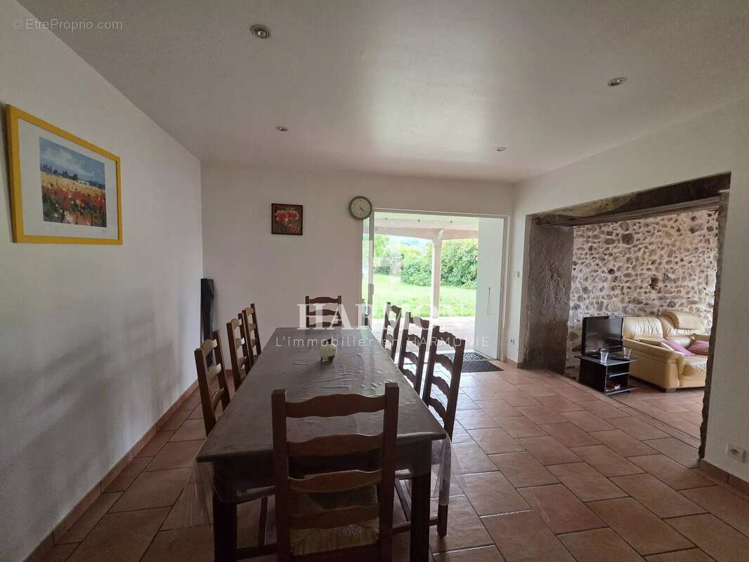 À vendre – Gîte de charme avec deux logements indépendants et vue sur les montagnes - photo 7