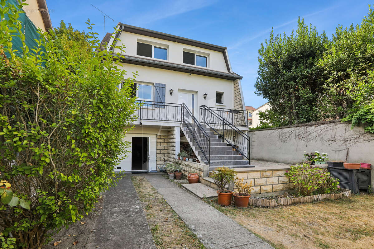 Maison 6 pièces avec jardin, sous-sol total et stationnements - photo 10