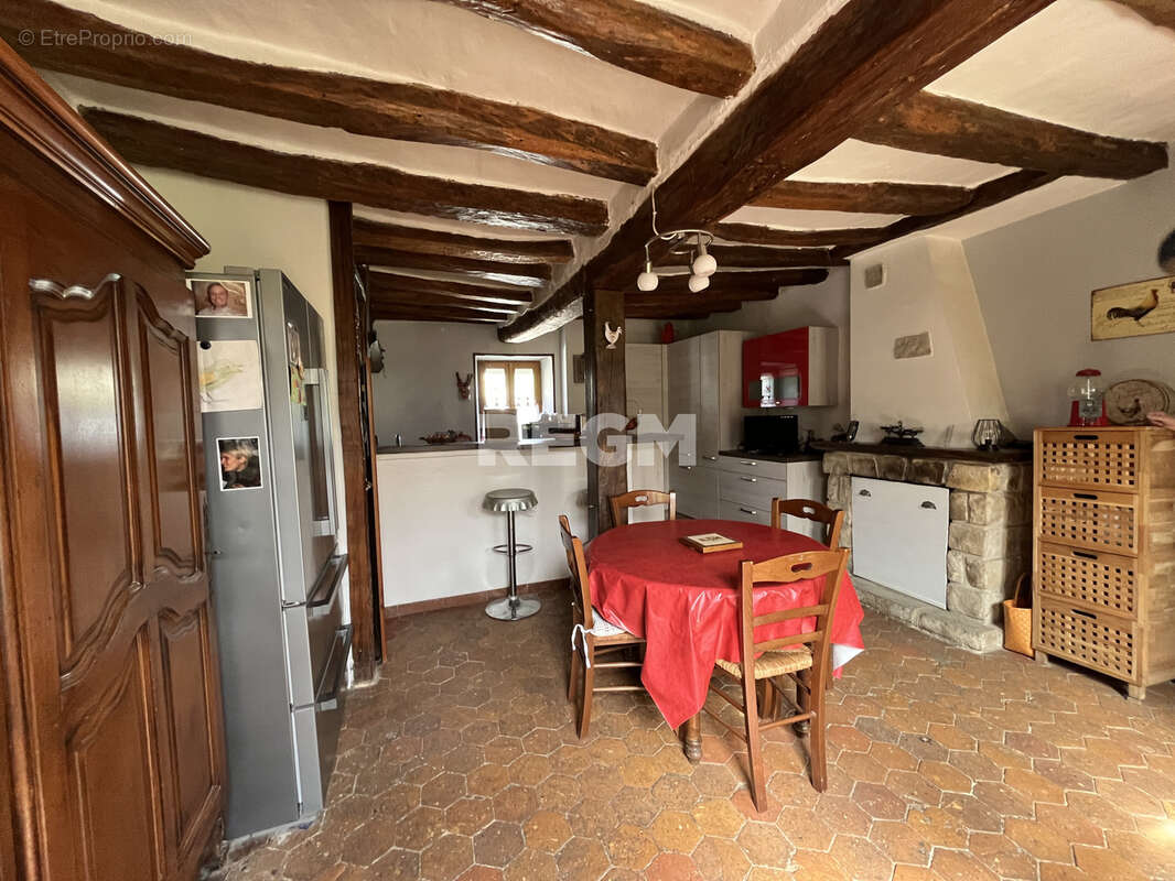 Maison à LA CHAPELLE-LA-REINE