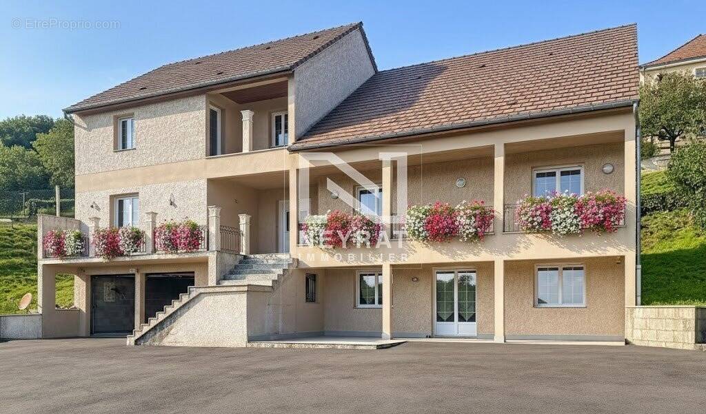 Maison à MONTCENIS