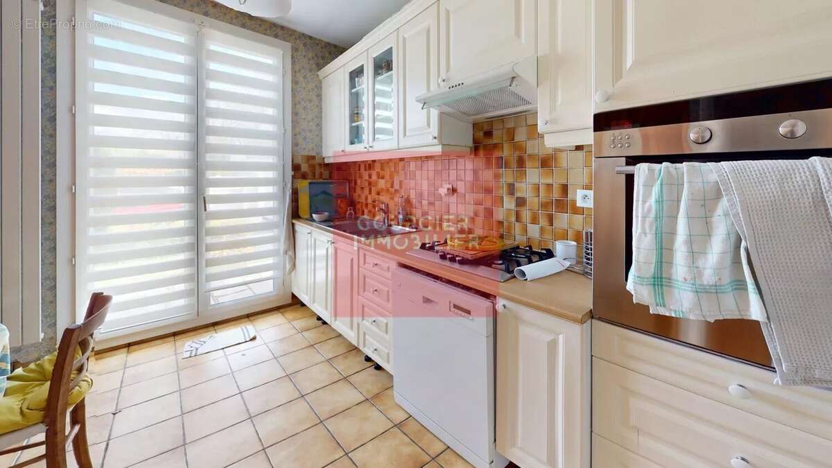 Maison à LE MESNIL-SAINT-DENIS