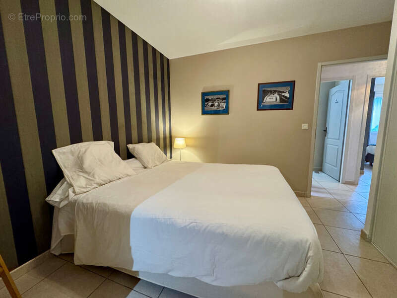 A vendre : Villa contemporaine de plain-pied avec piscine chauffée et vue montagne (Corse) - photo 8