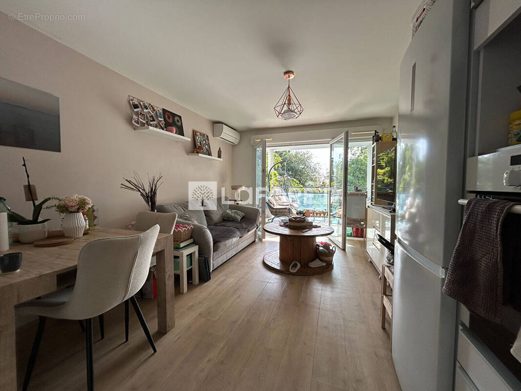 Appartement à SAINT-LAURENT-DU-VAR