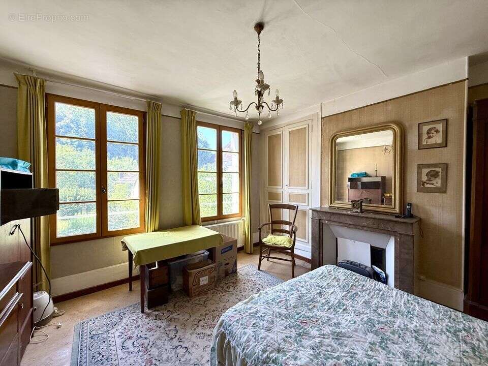 Belle demeure bourgeoise à Vendre au coeur de Donnemarie - photo 7