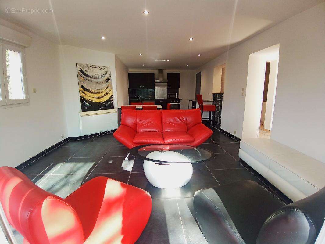 Maison à CAMARET-SUR-AIGUES