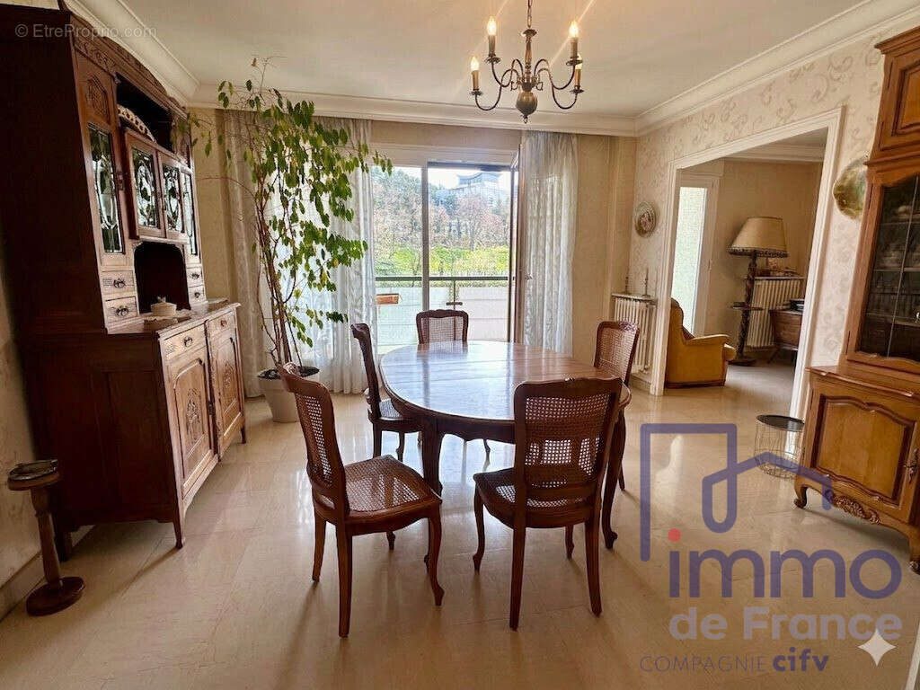 Appartement à SAINT-ETIENNE