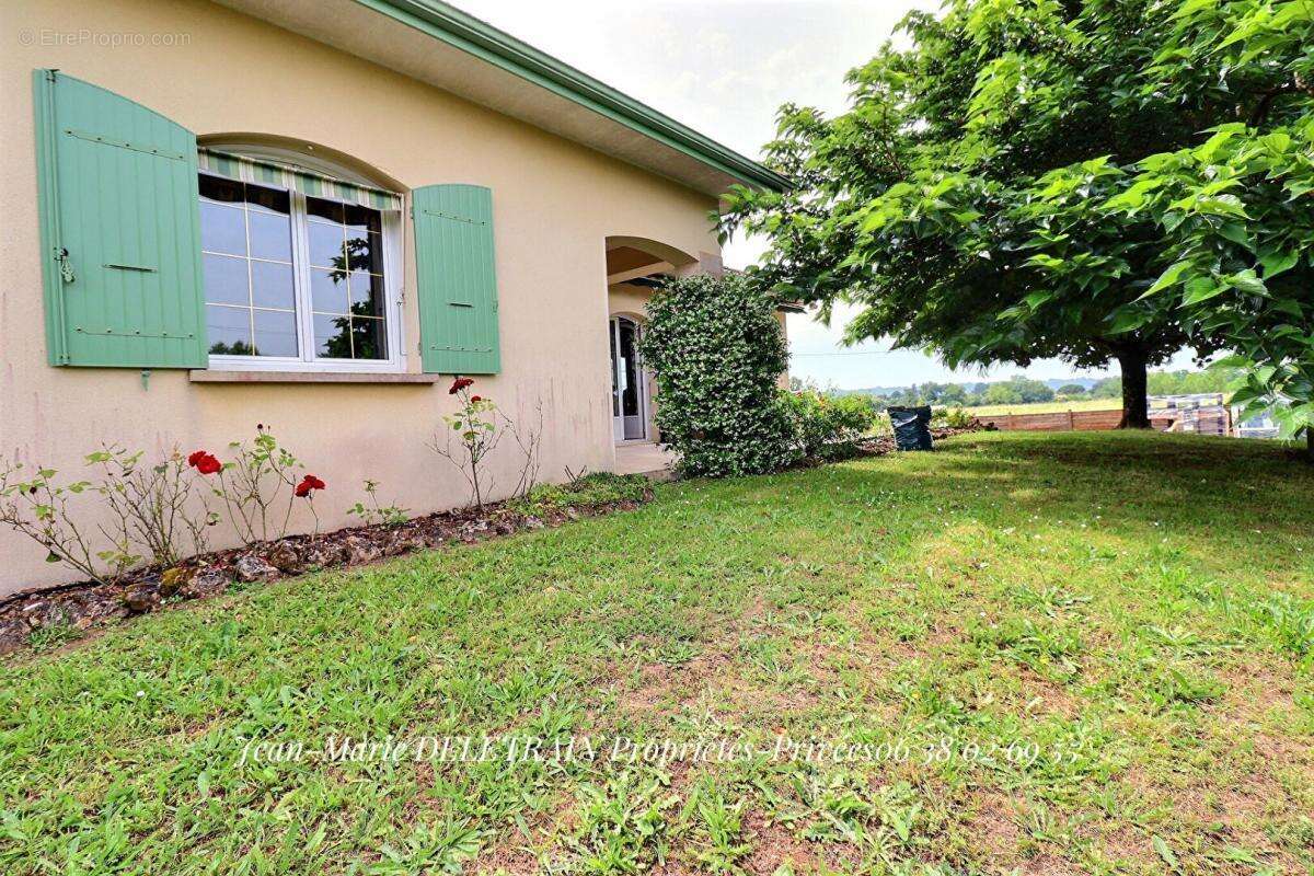 Maison à SAINT-MAGNE-DE-CASTILLON