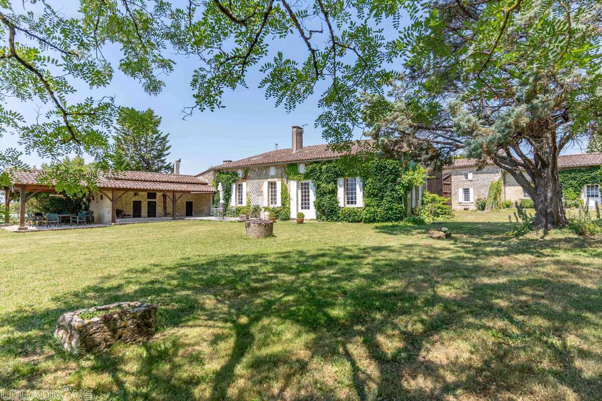 Superbe domaine de campagne avec trois habitations, piscine et court de tennis à seulement vingt minutes de Saint-Émilion - photo 16