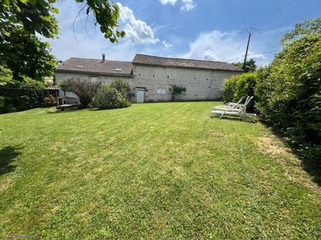 Maison à VILLEFAGNAN