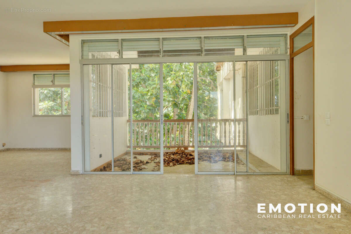 Maison à LES ABYMES