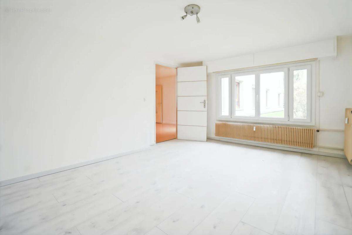 Appartement à FRESNES