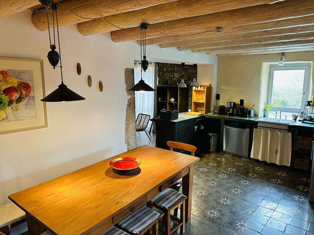 Maison à VINEZAC