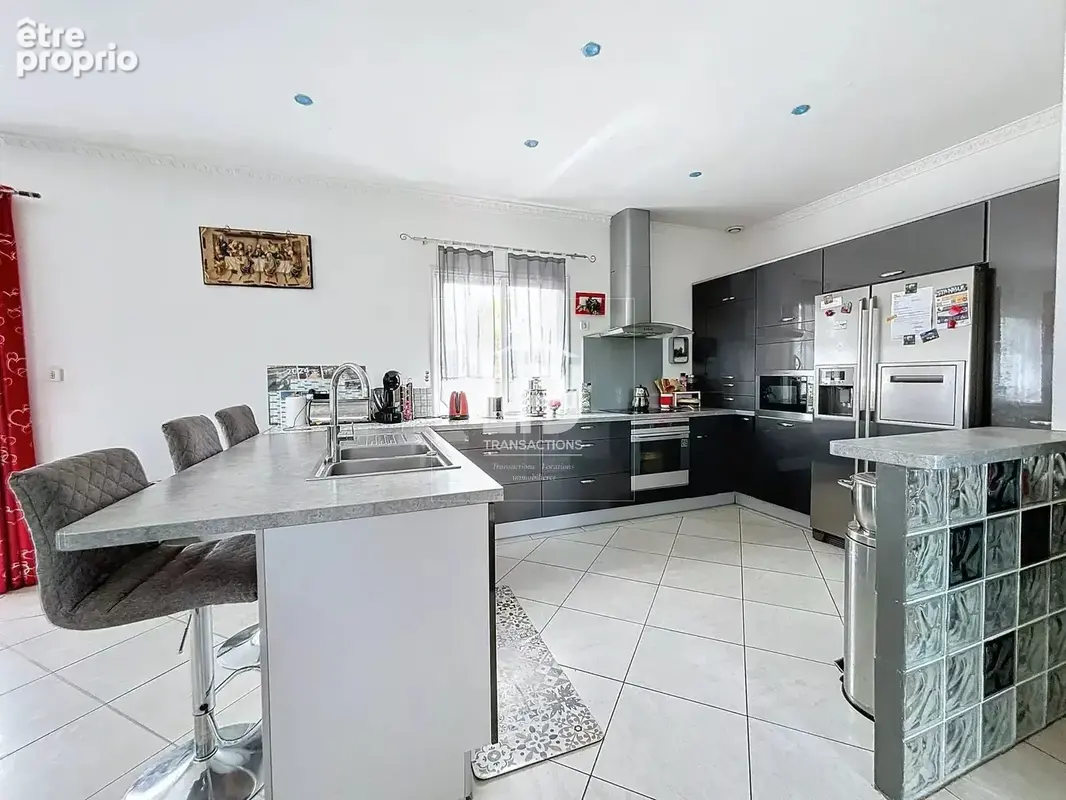Jolie maison 6 pièces de 121 m² avec garage, sur une parcelle de 596 m² dans un secteur résidentiel et bucolique de Villeneuve T - photo 4