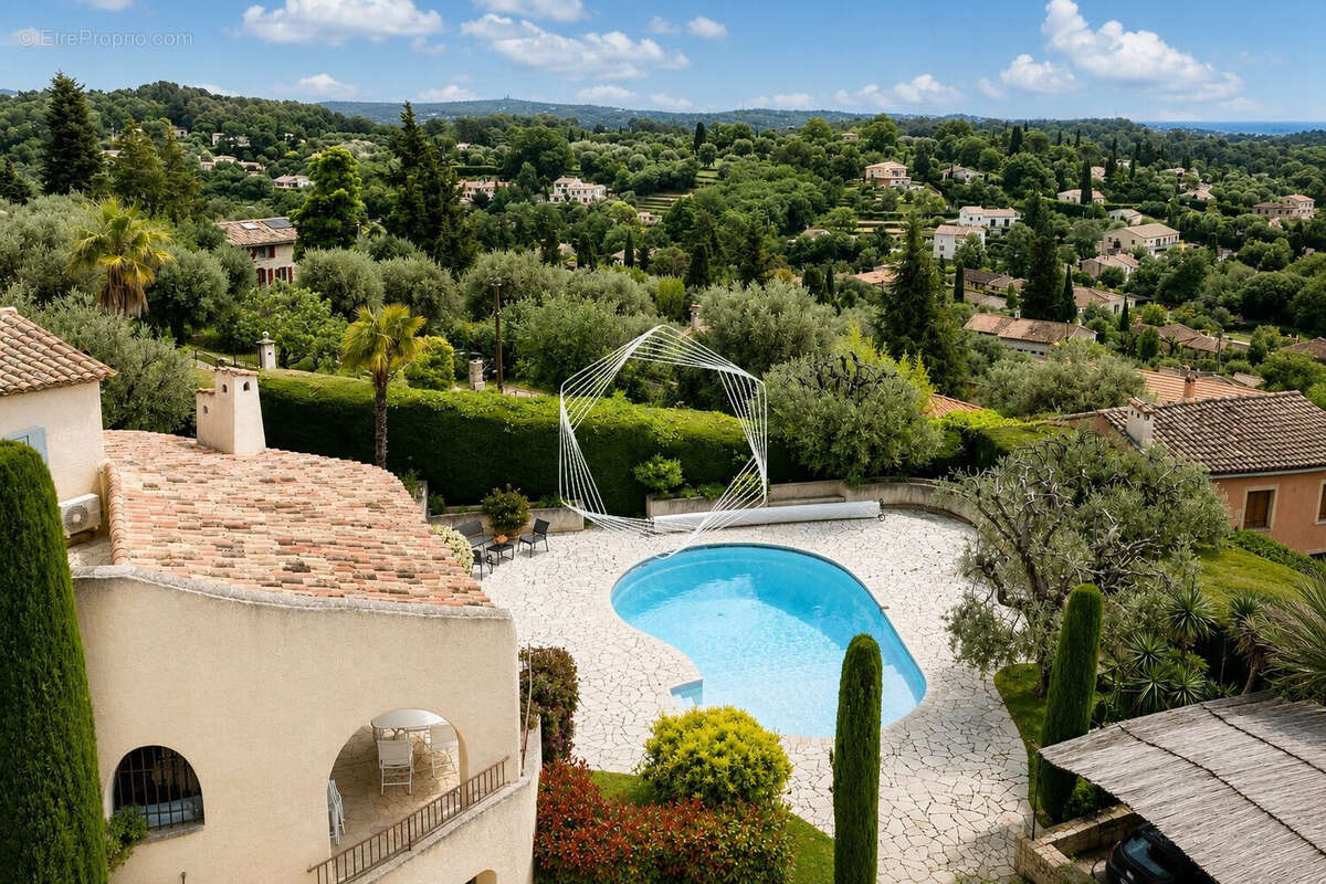 Maison 258 m² à Le Rouret  - photo 3