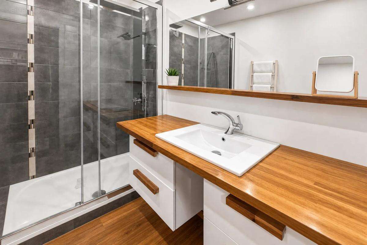 Maison spacieuse de 240 m² à Vesly - photo 7