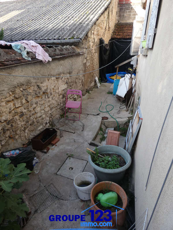 Maison à LAROCHE-SAINT-CYDROINE