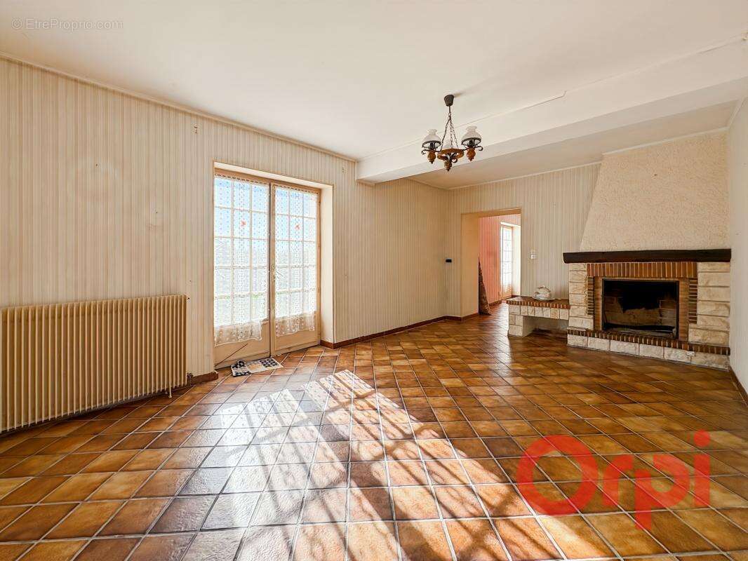 Maison à CHALIVOY-MILON