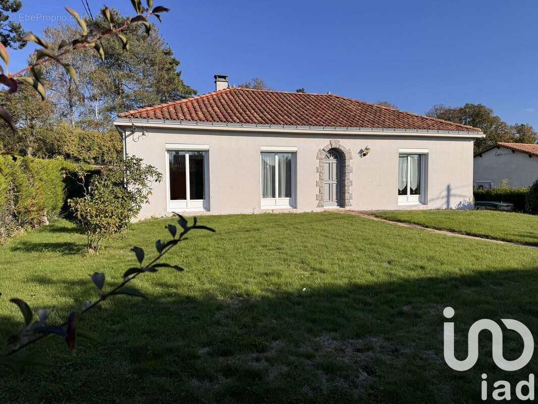 Photo 2 - Maison à LA TARDIERE