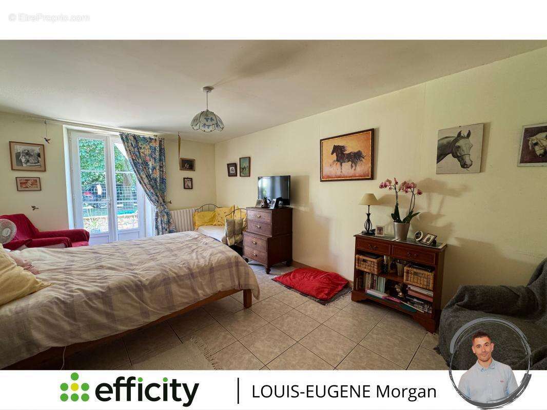 Maison à LA CHAPELLE-BATON